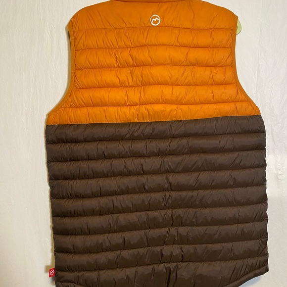 Shiner Bock Magellan Outdoors Puffer Vest - Picture 2 of 5